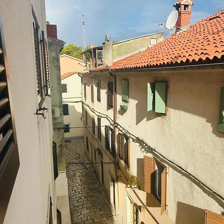 Pensión Mila Old Town